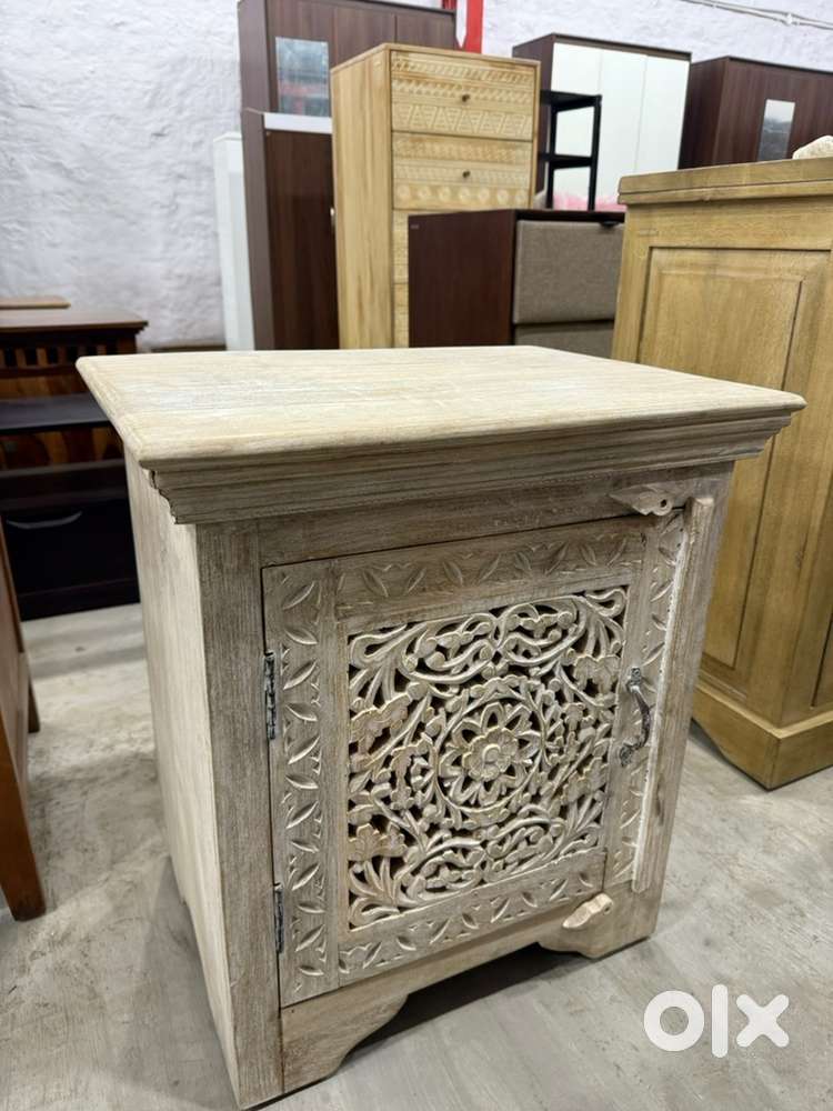 URBAN LADDER : Anokhi Solidwood Bedside Table For UPTO 70% OFF SALE.