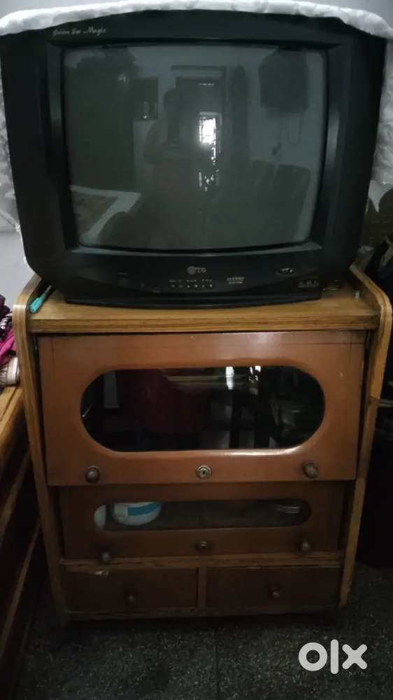 LG golden eye with trolley