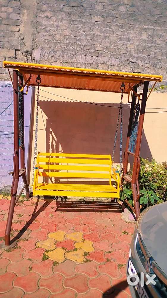 Heavy Duty 4 Seater Metal Swing for Garden very good in condition