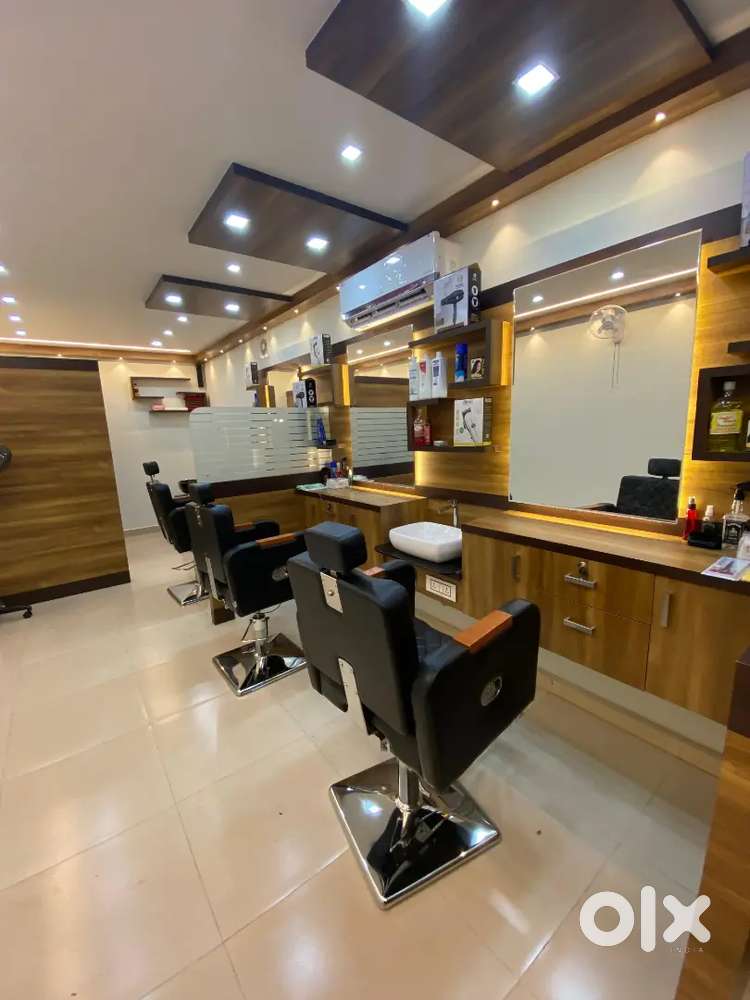 NEED MENS HAIR STYLIST - ACCOMODATION PROVIDED