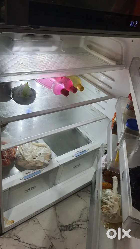 Samsung 5 atar double door fridge.