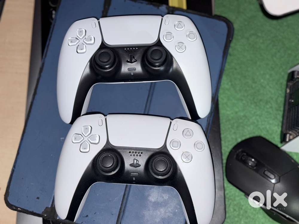 PS 5 console dis edition with two controller