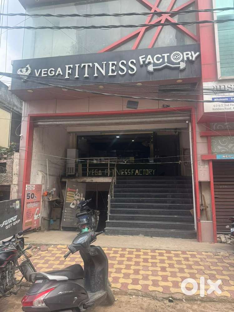 200 m from alambagh bus stand. Price 1.6 cr (negotiable)