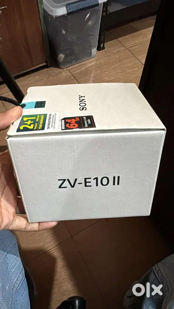 Sony ZVE10 II ( 20 days Old)