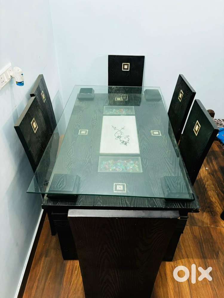 6 seater dining table (with comfortable cushion chair)
