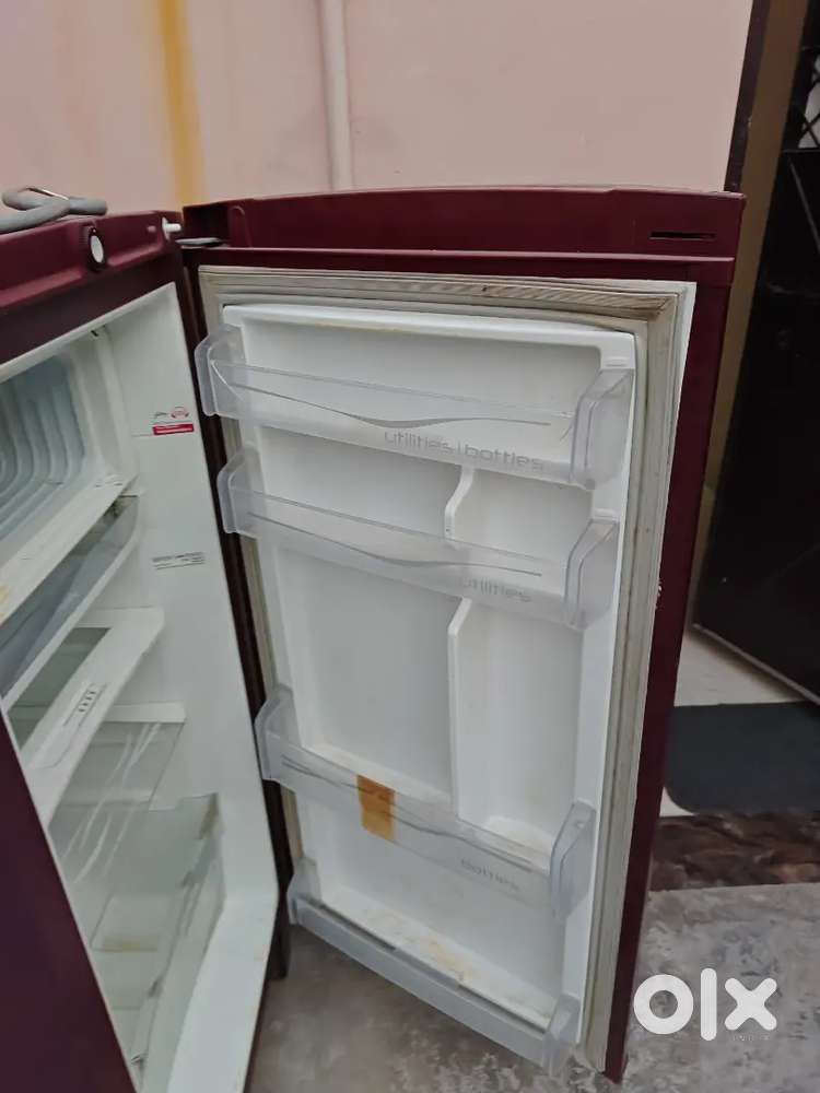 Fridge single door good working condition
