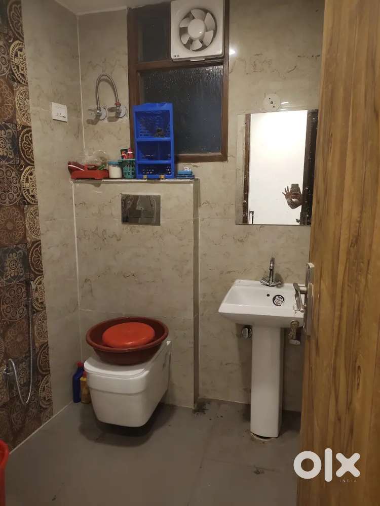 1bhk flat room mate required