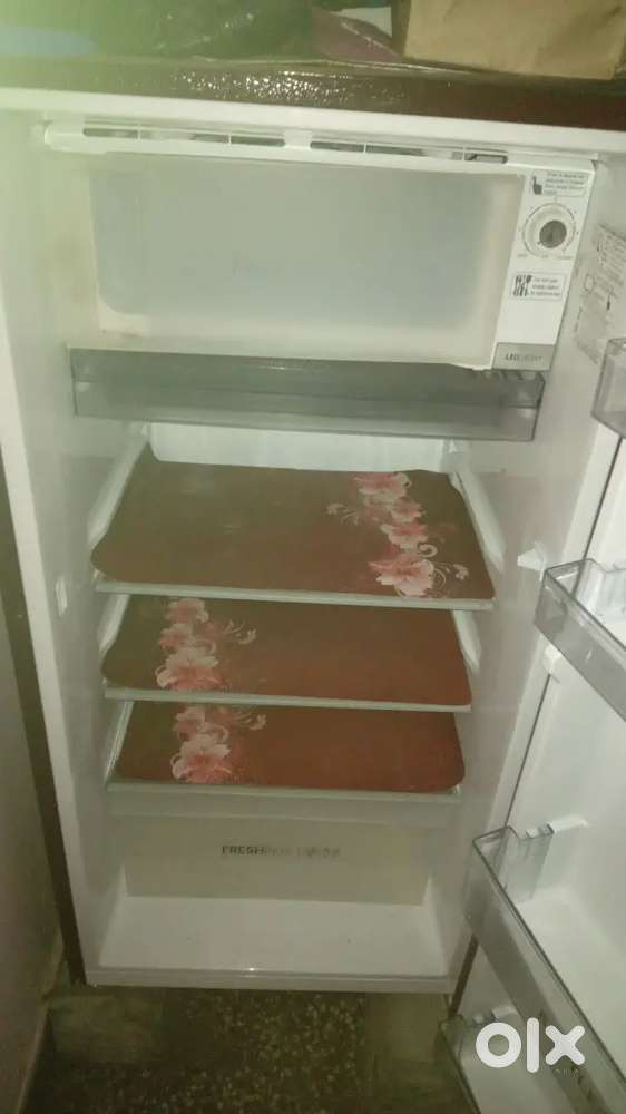 1 year old fridge @9000