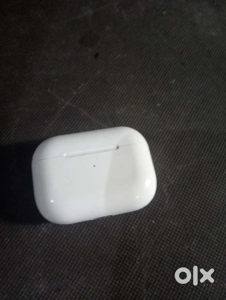 Earbuds white