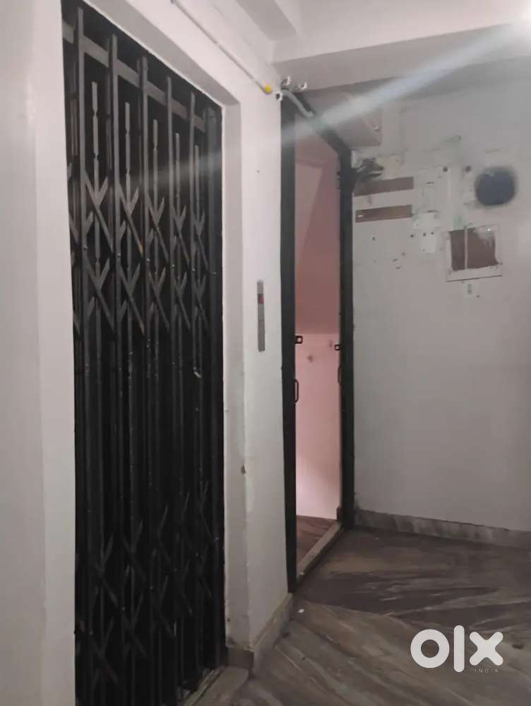 3500 sqft commercial property is rent in topsia on road