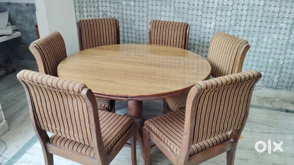 Wooden Dinning Table in good condition