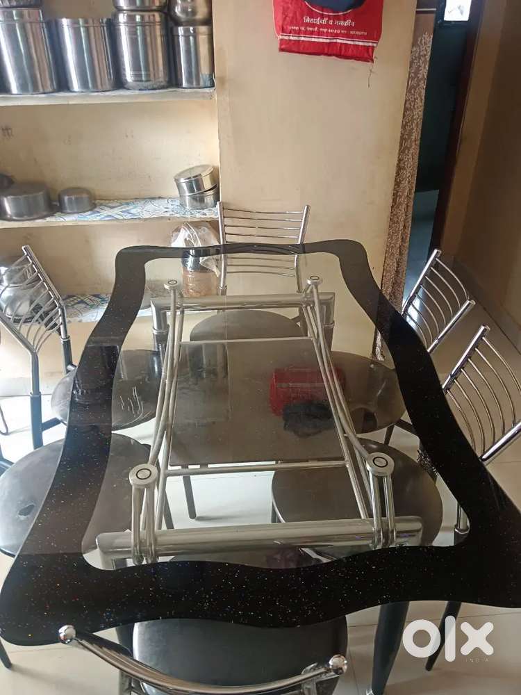Dining table 6 seater glass