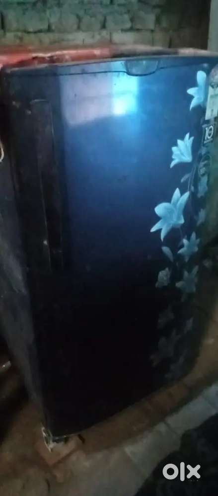 Single hand LG fridge good condition