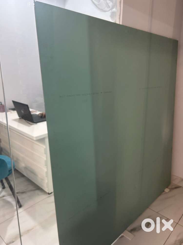 Large mirror suitable for cutting into different shapes