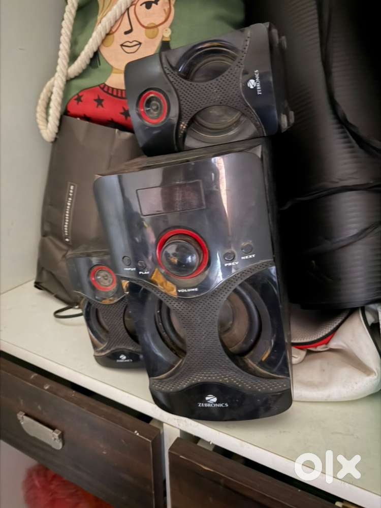 Speaker with subwoofer