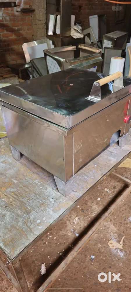 12. Kulhad Pizza Oven or saath hi gas wala hai one month use