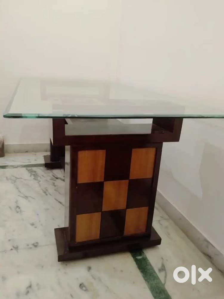6 Seater Dining table