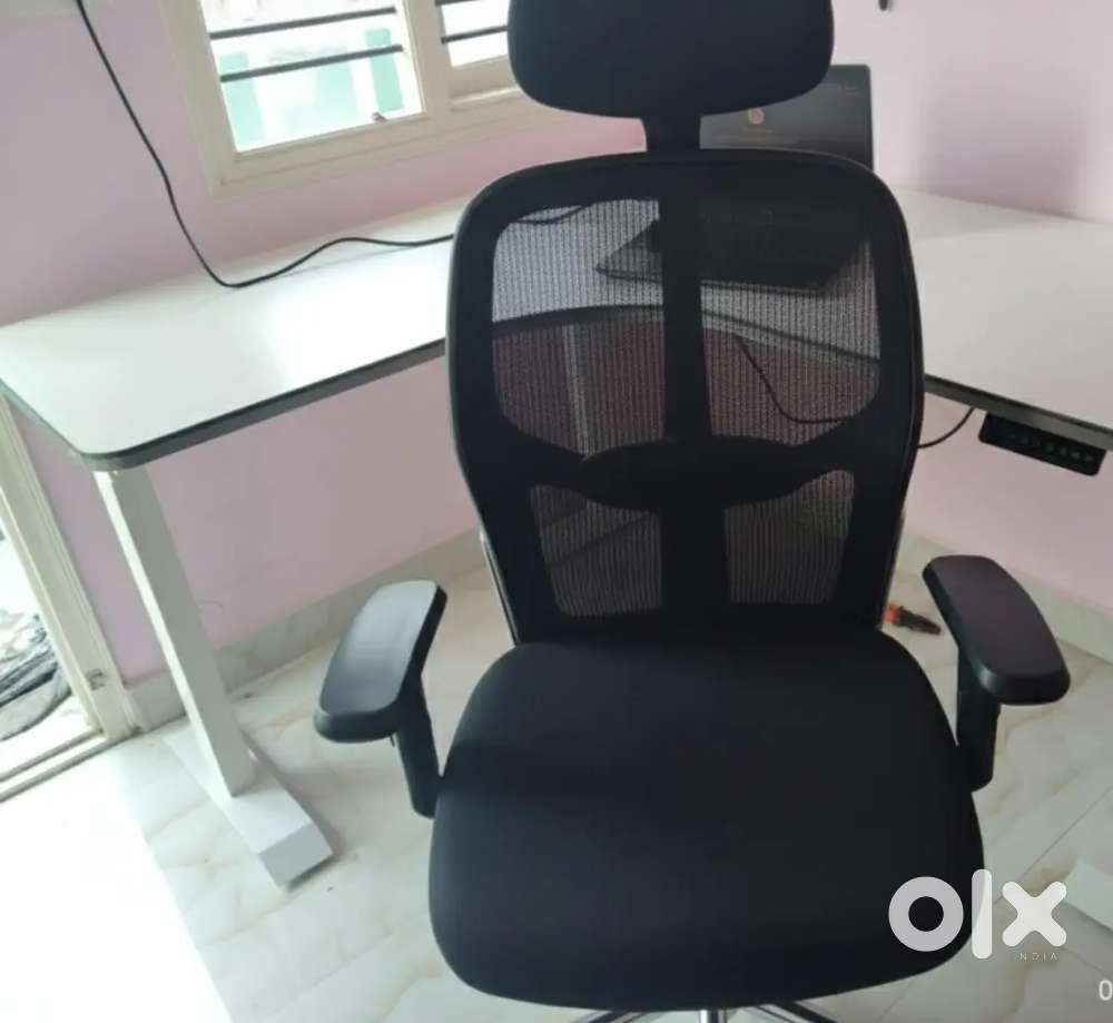 Height Adjustable L shape table + pedestal + Chair for sell