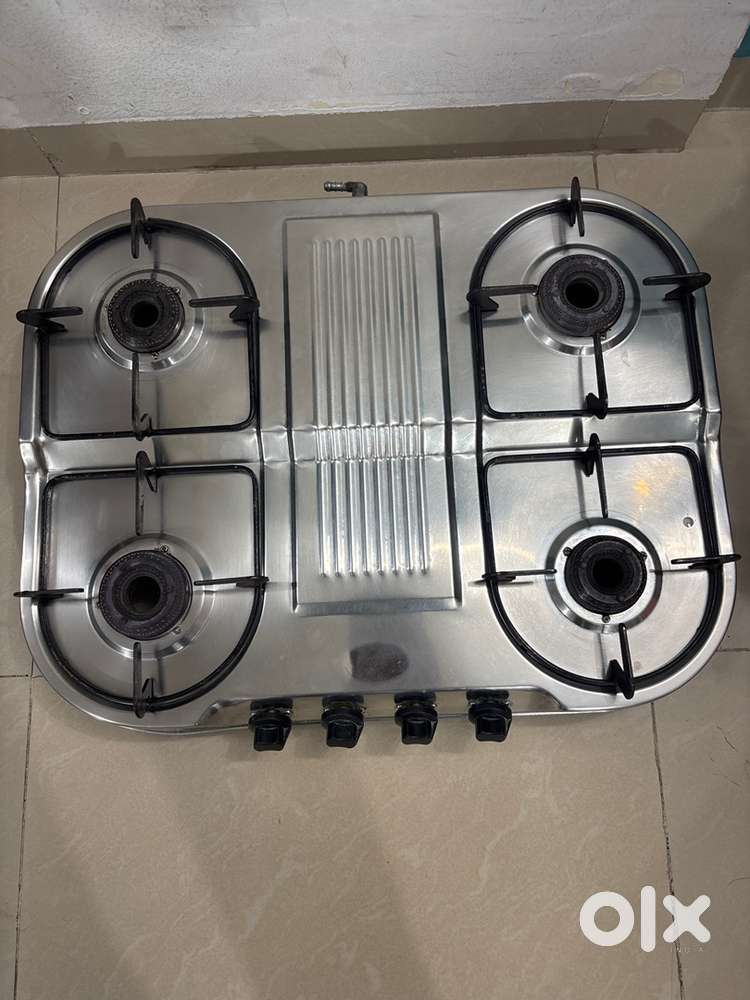 4 burner stainless steel stove. Very good condition