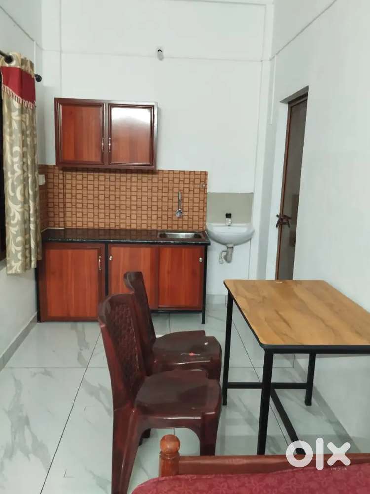 2 batchilar only studio apartment rent 9000 near phatthadippalam