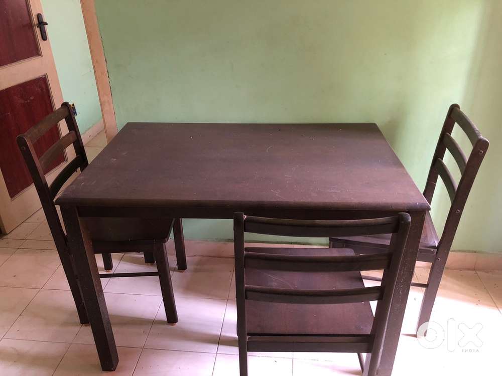 Dining table with 4 chair