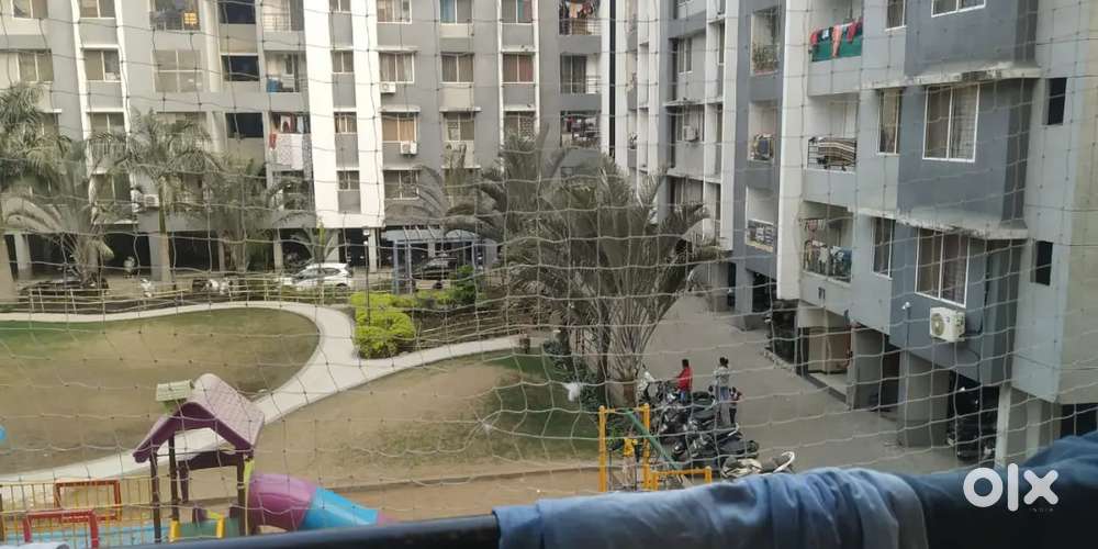 2 BHK semi furnished flat for rent