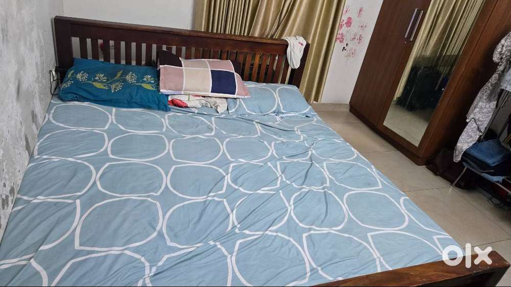 Mahagony wood make king size and family coat bed with Mattress