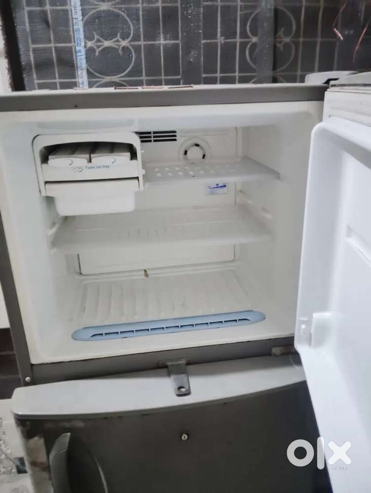 Lg fridge in good condition double door