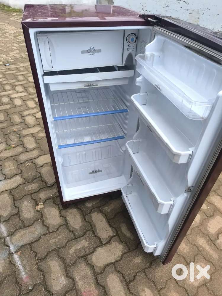 Good condition single door fridge