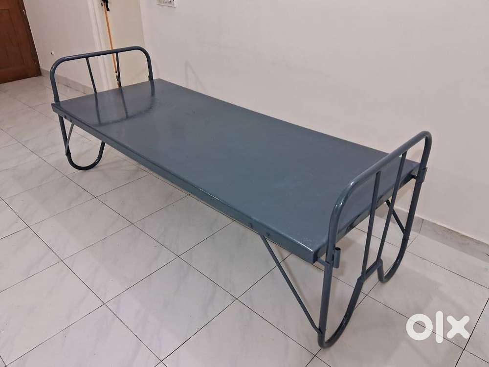Solid Steel Foldable Metal cot