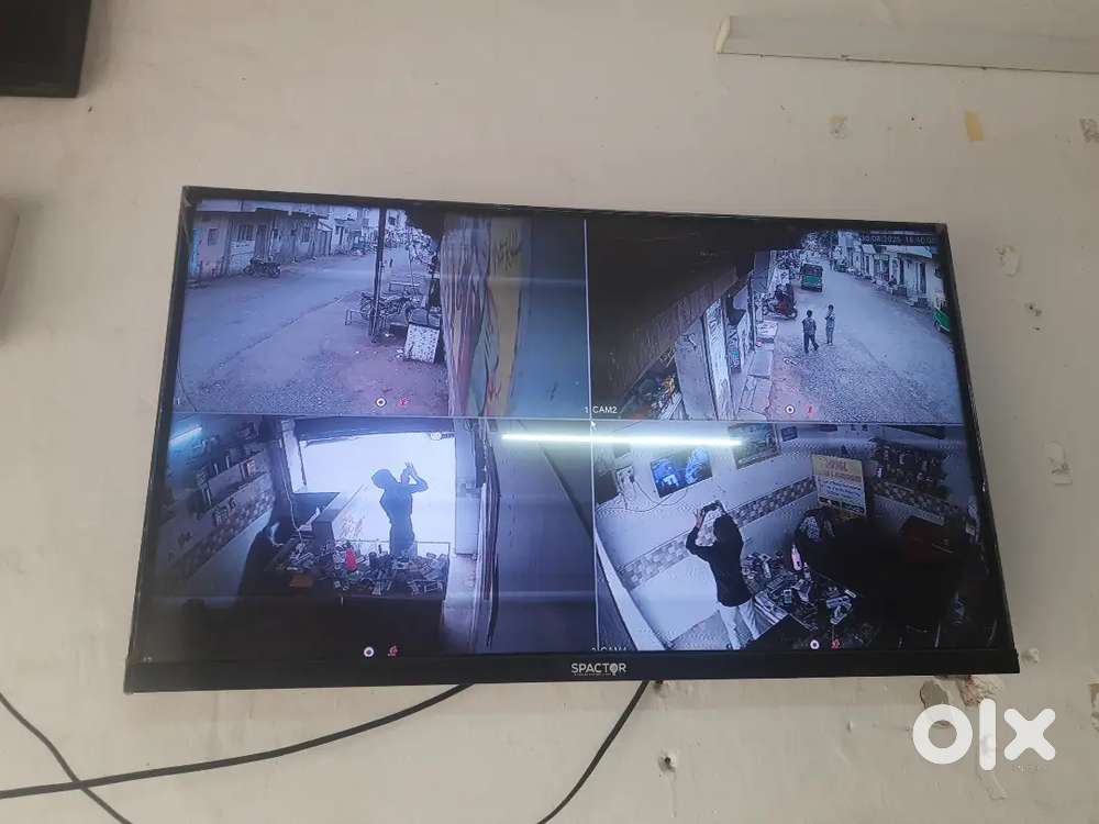 4 CCTV CAMERA SET & 32 SMARAT ANDROID TV