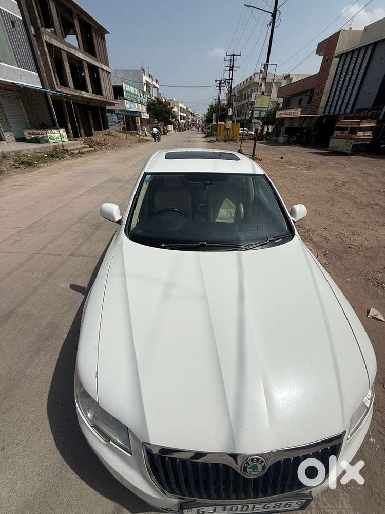 Skoda Superb 2011 Petrol Well Maintained