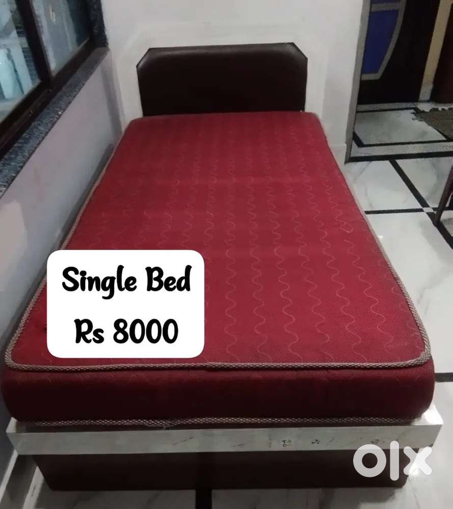 Single bed/Cooler/JBL soundbar