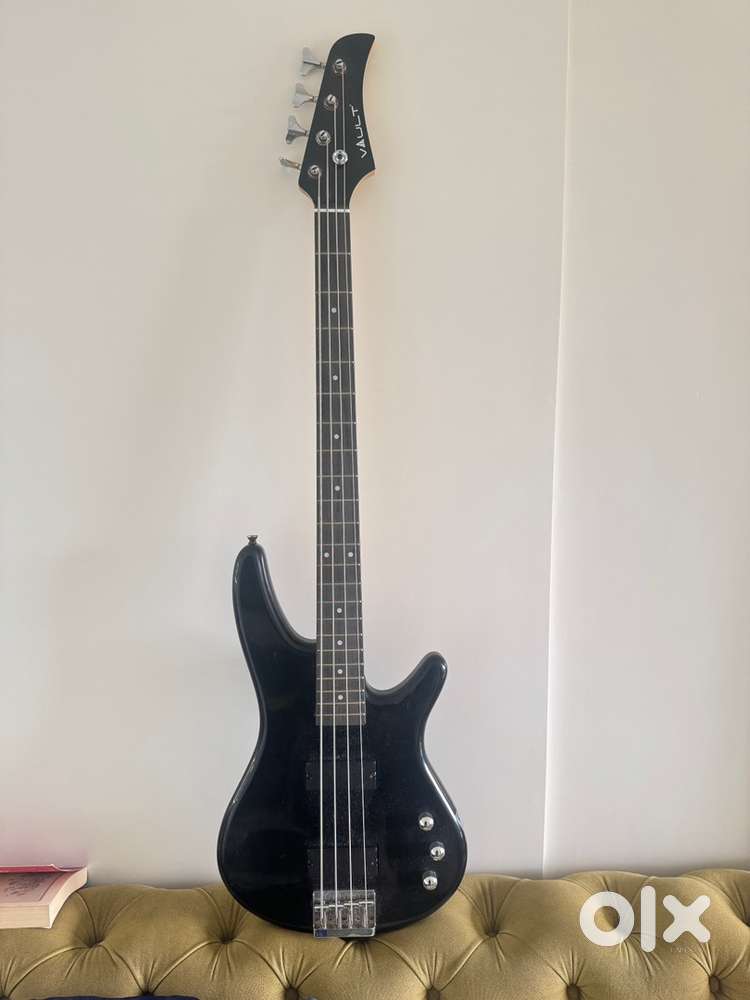 4 STRING BASS GUITAR