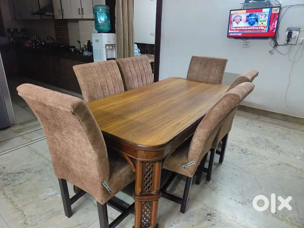 6 seater Dinning table for sale in geniune condition