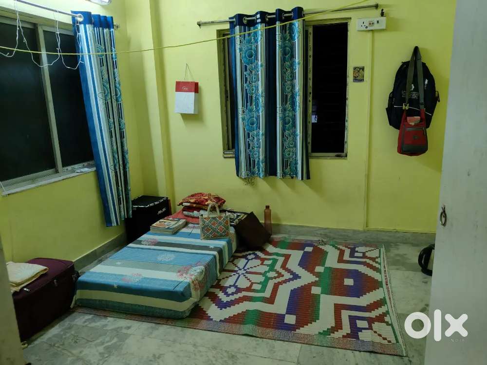 Sharing 1rk room for female only near Lords More