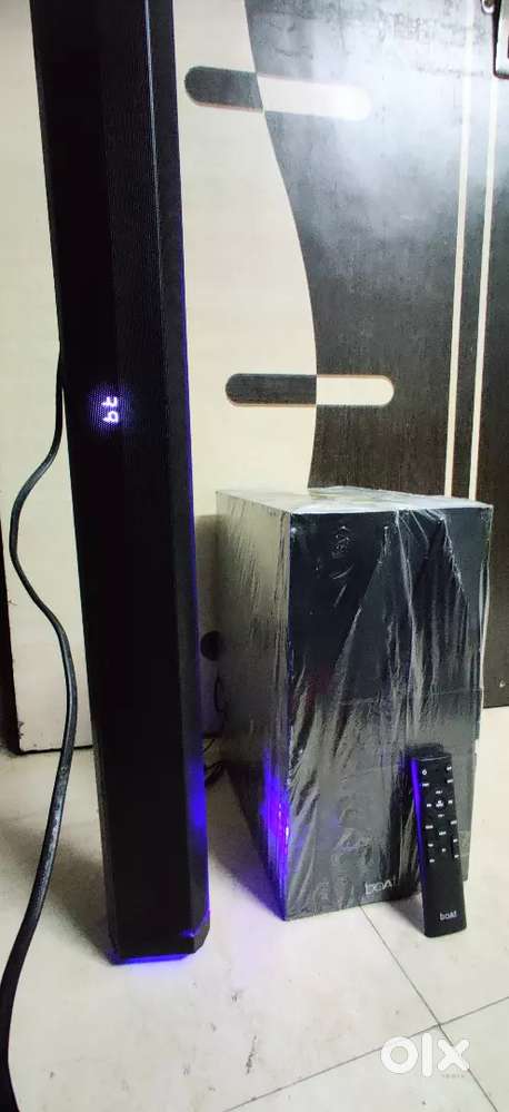 BOAT SOUNDBAR WITH SUBWOOFER HOME THEATER SPEAKER (IMMACULATE CONDN)