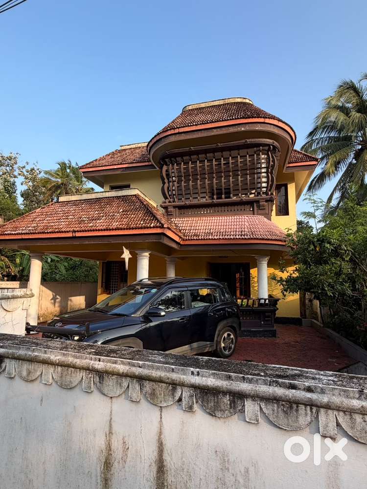 East facing Villa with 2500 sqft area and 2 car parking near Punkunnam