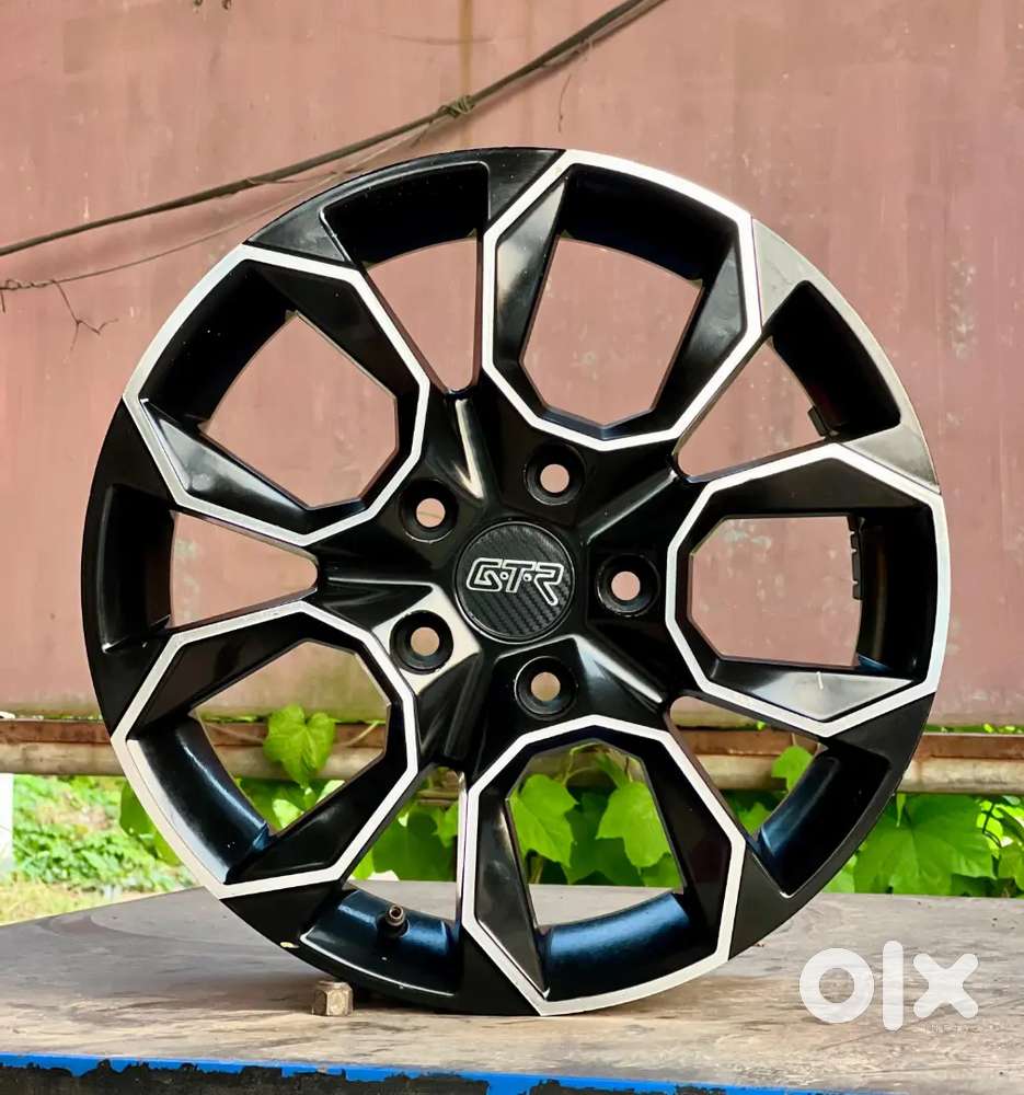 16 Inch 5 Hole 114 Pcd 7j 4 lite Used GTR Alloys For Sale