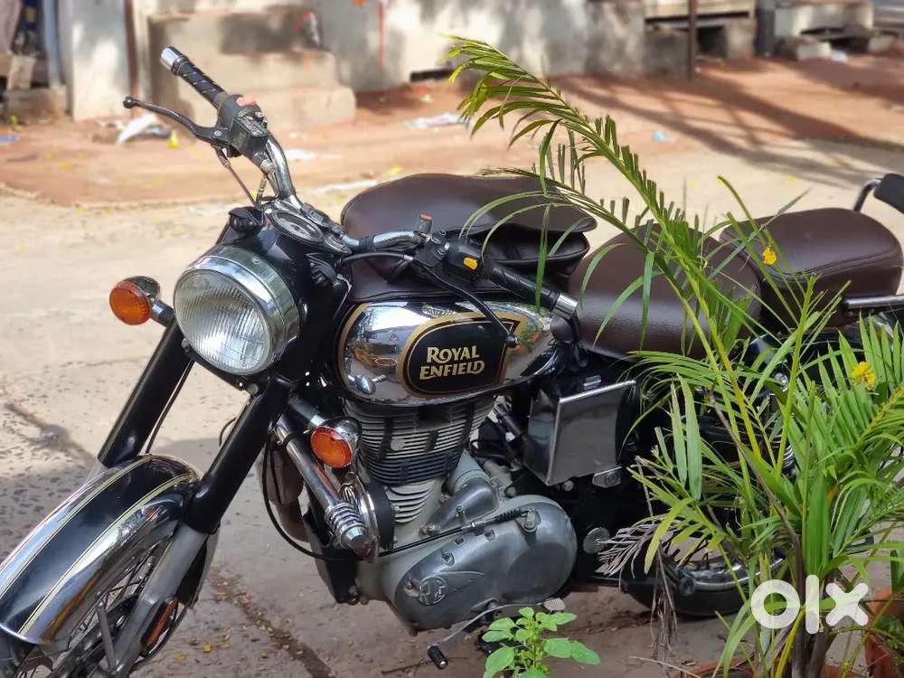 Royal Enfield classic chrome black quality vehicle