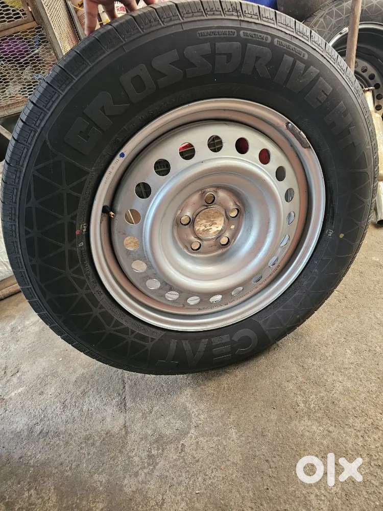 Thar Roxx rims and tyres for sale 255/65 R18