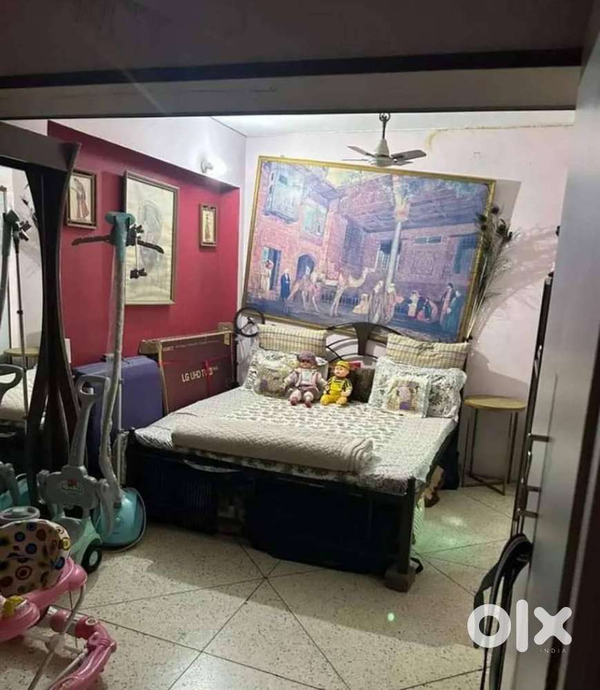 200 gaj Double Story 4 bedroom house available in Vikas Nagar nr main