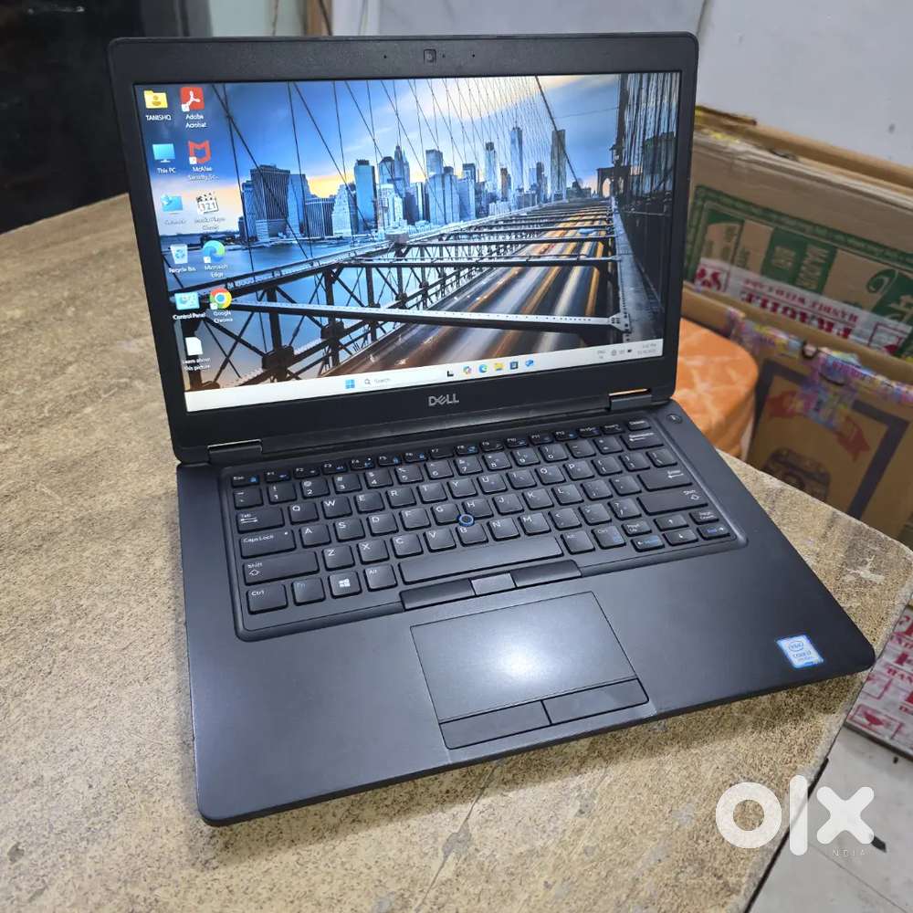 Dell 5480 / i7 8th gen / 8 / 256 ssd