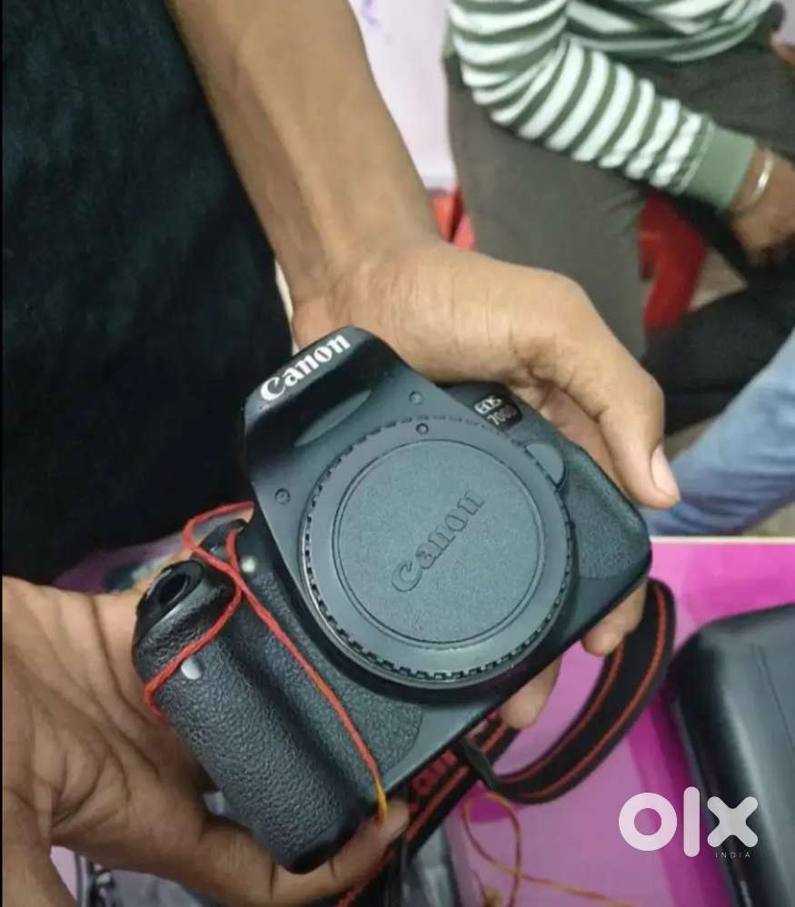 Canon 200d with lence