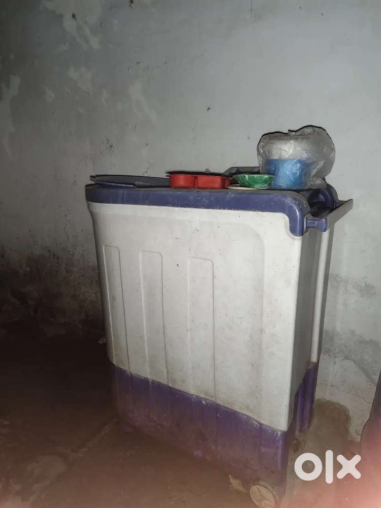 Semi automatic washing machine