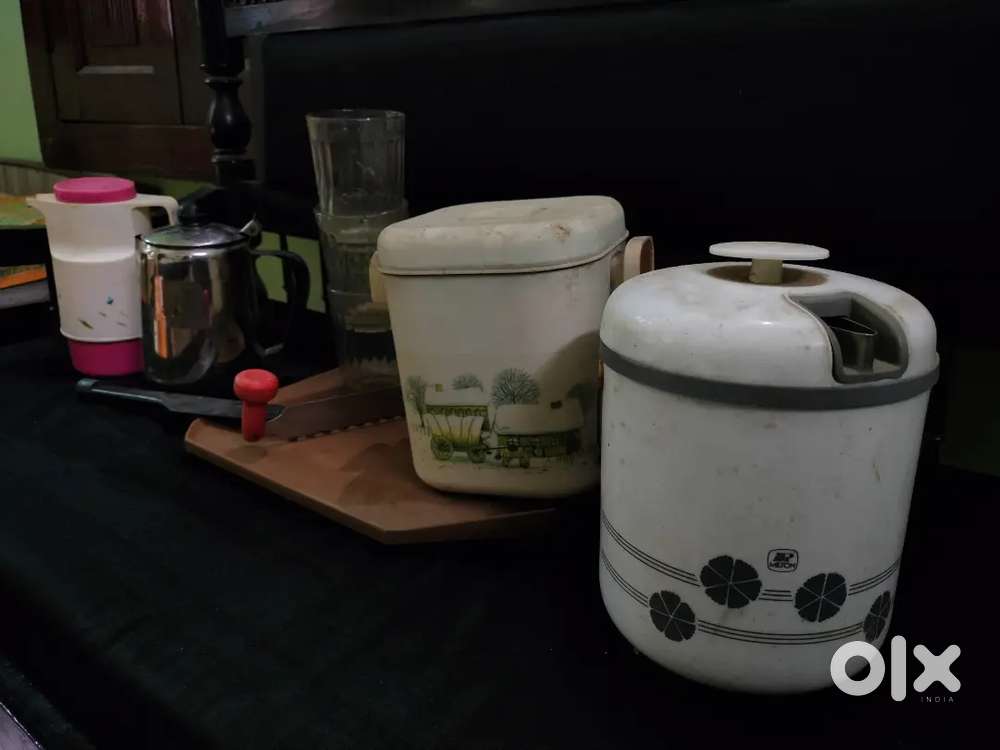 Kitchen jugs & glasses