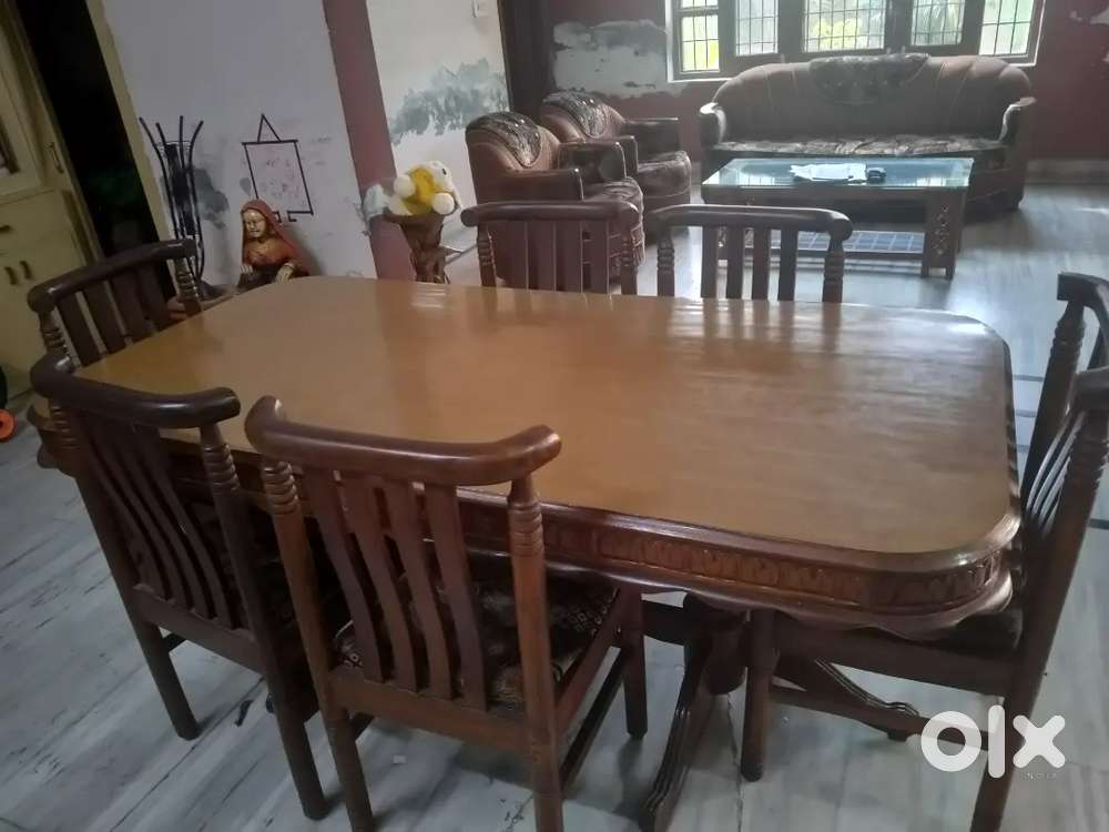 Wooden dining for sale. 6 seater