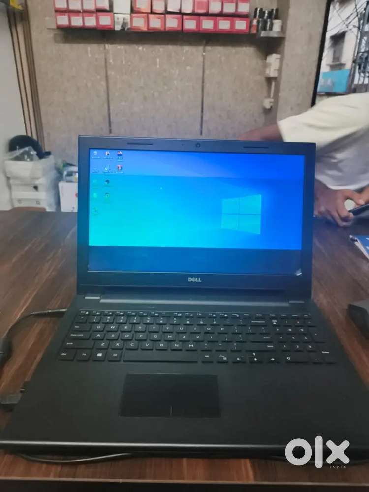i 3 Dell aspire 3000 4gb ram 500gb storage display black spot