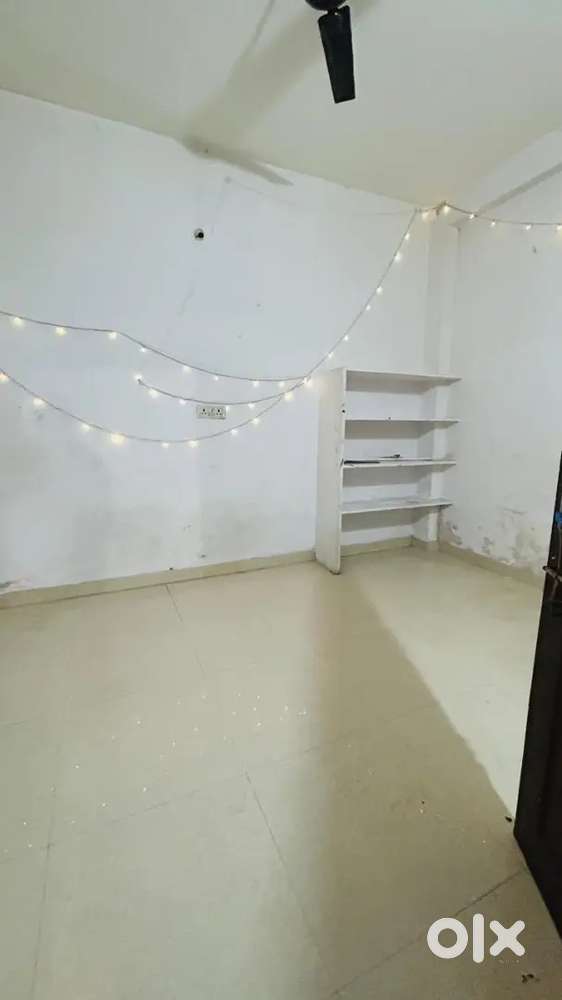 1 bhk house 1st floor