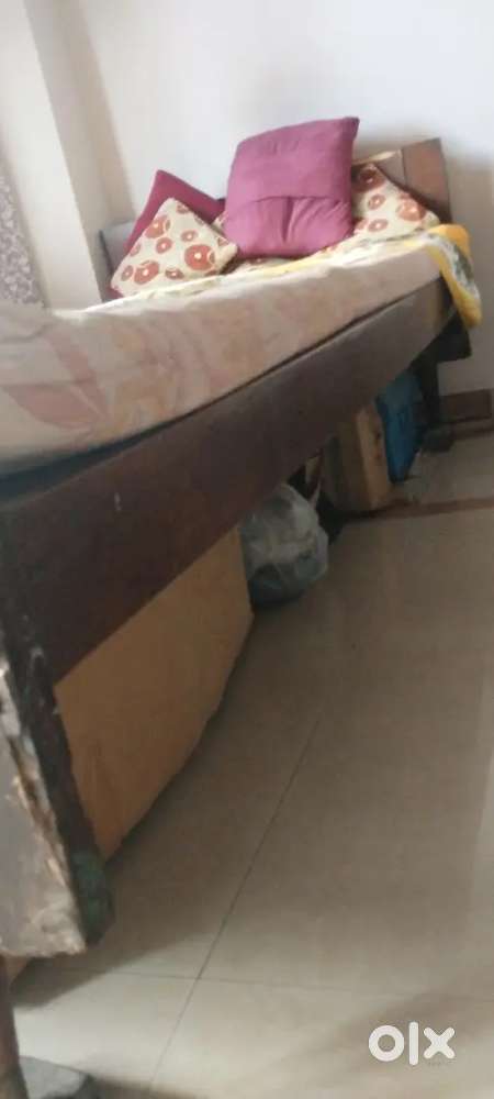 Single bed with matress